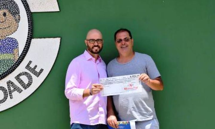 Nicolau Max faz doação à Colônia Espírita Fraternidade