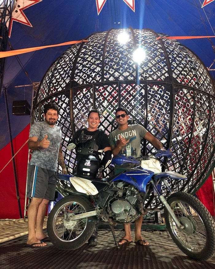Imagem do show da Globo da Morte no circo com as motos e motoqueiros  [download] - Designi