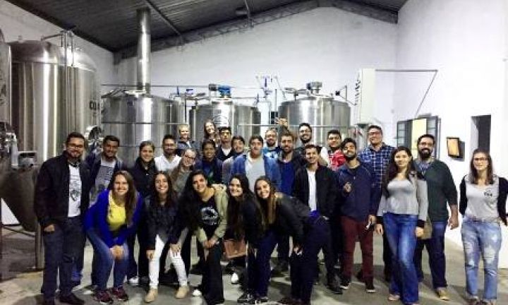 Universitários da Eduvale visitam a Cervejaria 014