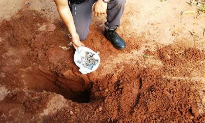 PM encontra drogas enterradas em quintal no Duílio Gambini