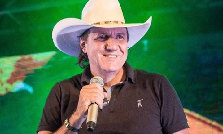 Sertanejo Juliano Cezar morre durante show no Paraná