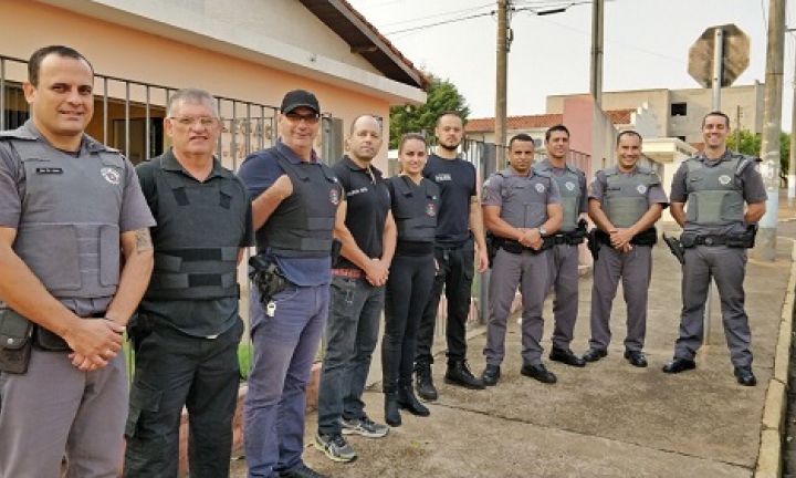 Policiais civis e militares realizam operação contra o tráfico de drogas