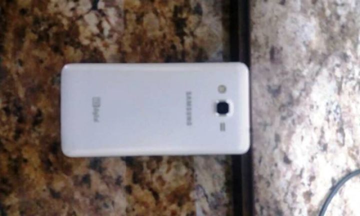 Ladrão rouba celular e é quase linchado por populares