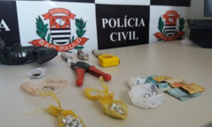 Menor é apreendido em casa por tráfico de drogas