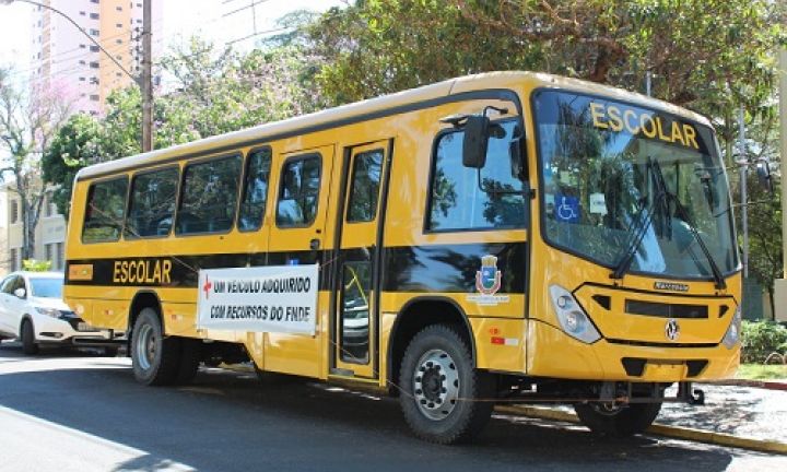 Novo ônibus escolar auxiliará o transporte de alunos da zona rural