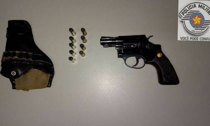 Homem é preso portando revólver com numeração raspada