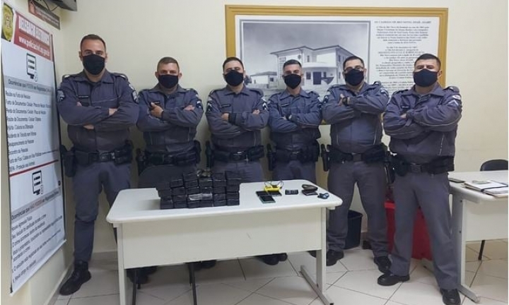 Polícia Militar prende três homens com 25 tijolos de maconha em Avaré