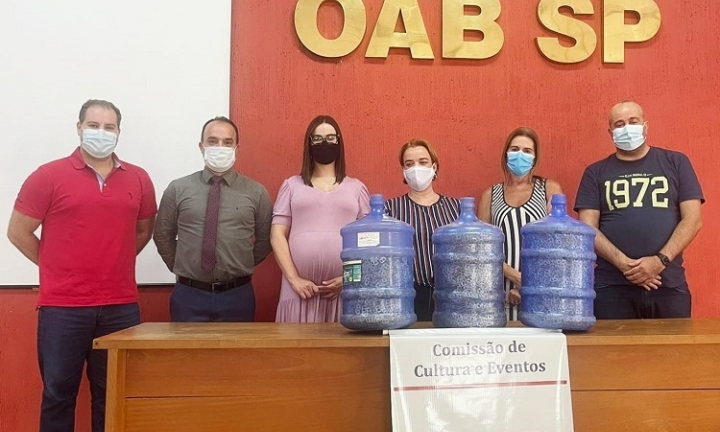 Comissão da OAB doa lacres arrecadados para aquisição de cadeira de rodas