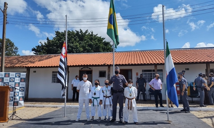 Karatecas avareenses são homenageados pelo 53º BPM/I de Avaré