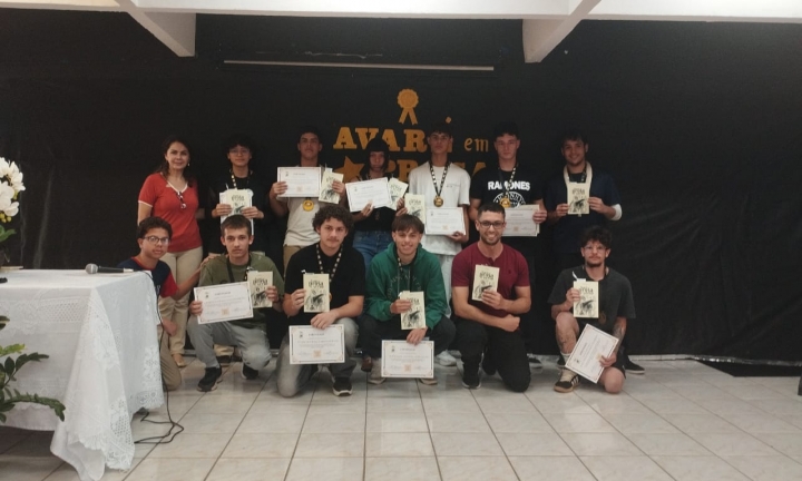 Alunos da Escola PAN produzem o livro Avaré em Prosa e Verso