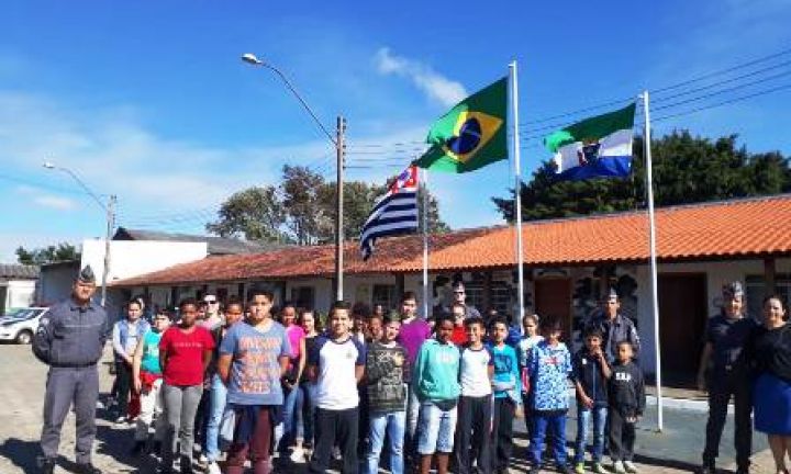 Polícia Militar recebe crianças na Escolinha da PM