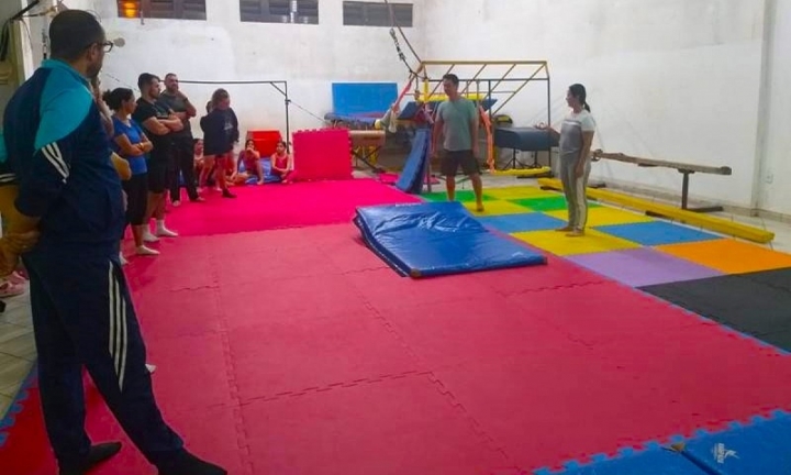 Professores passam por capacitação sobre capoeira e ginástica artística