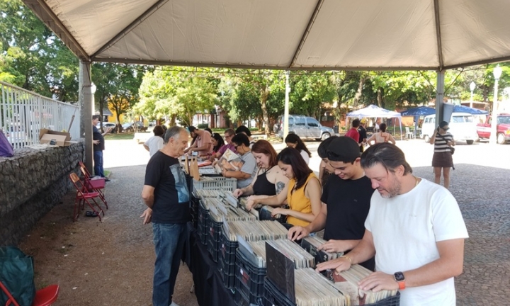 Sucesso marca a realização da 2ª Grande Feira do Vinil na Concha Acústica 