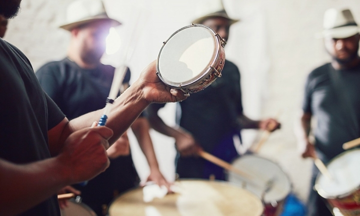 Escolinha de samba: inscrições abertas para aulas de percussão