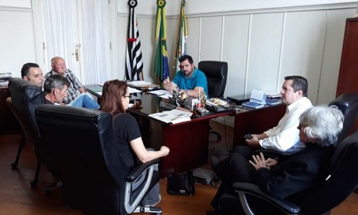 Grupo Renascer Ferroviário se reúne com o prefeito Jô Silvestre