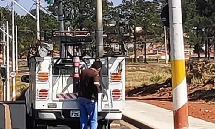 Prefeitura finaliza calçada e iluminação da Avenida Tininho Negrão