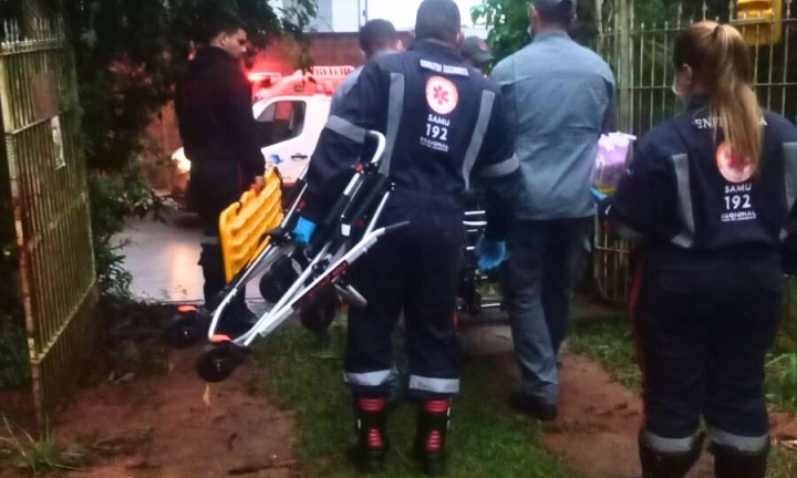 Idosa é acolhida após ser encontrada acamada e sem cuidados adequados