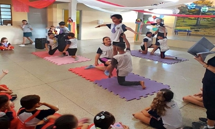 Projeto Circo prioriza desenvolvimento integral de alunos da escola Elizabeth Freitas