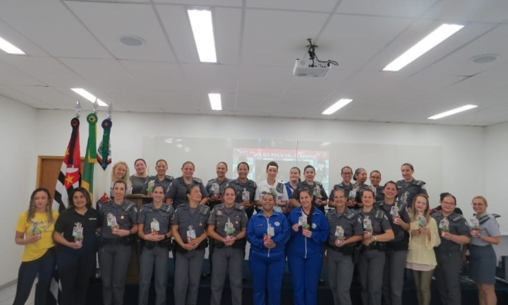 Mulheres policiais do 53º BPM/I são homenageadas pelo Dia da Policial Feminina