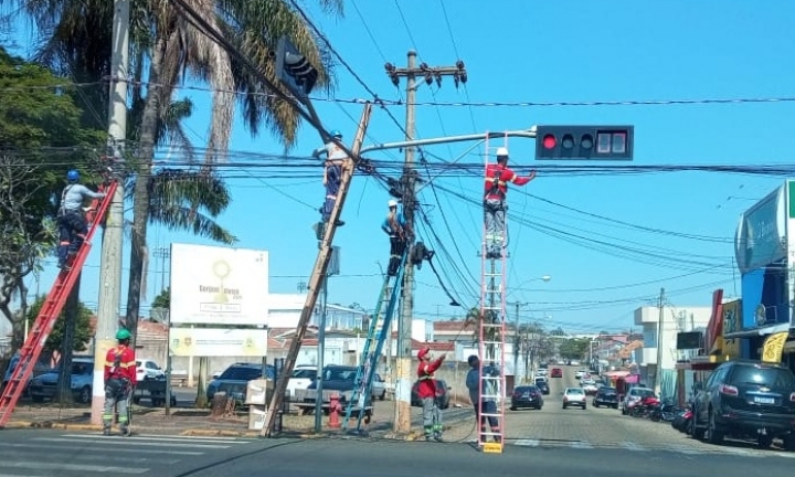 Prefeitura segue com trabalho de remoção de fios irregulares em Avaré