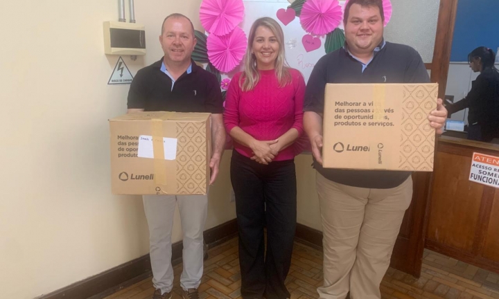 Fundo Social de Avaré recebe doação de roupas de empresa da cidade