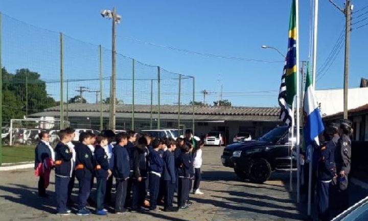 Polícia Militar recebe crianças na Escolinha da PM