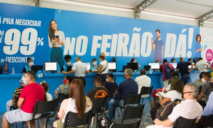 Ação da Serasa oferece negociação de dívidas com parcelamento sem juros