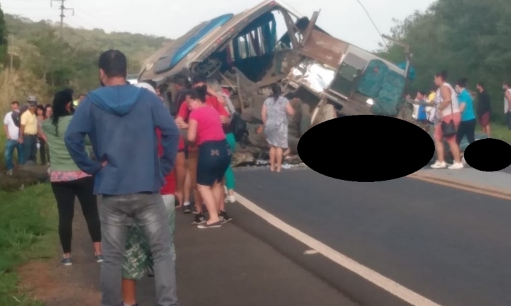 Colisão envolvendo caminhão e ônibus deixa 25 mortos na região