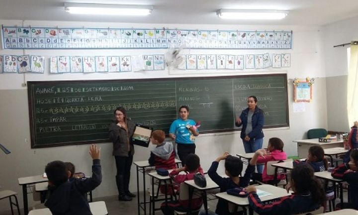 Alunos de pedagogia desenvolvem projeto que resgata brincadeiras antigas