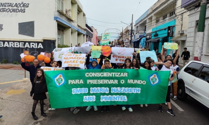 Estudantes protagonizam passeata no Dia Mundial do Meio Ambiente