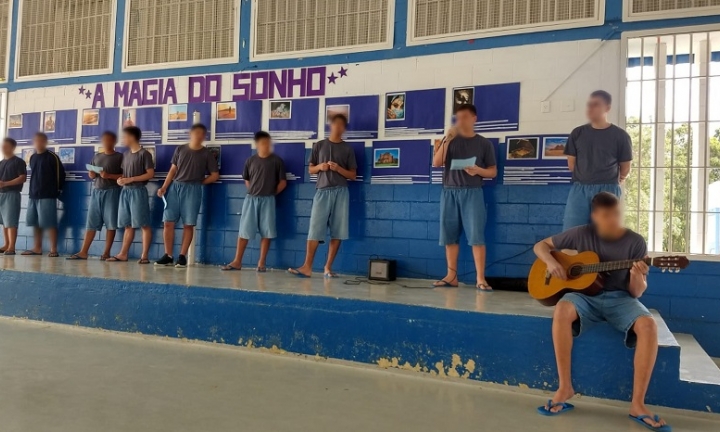 Jovens da Fundação CASA de Cerqueira desenvolvem teatro sobre o livro O Alquimista