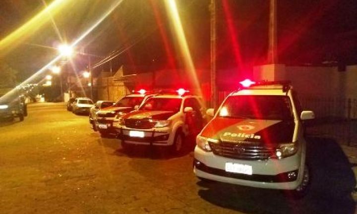 PM prende traficantes no bairro Água Branca