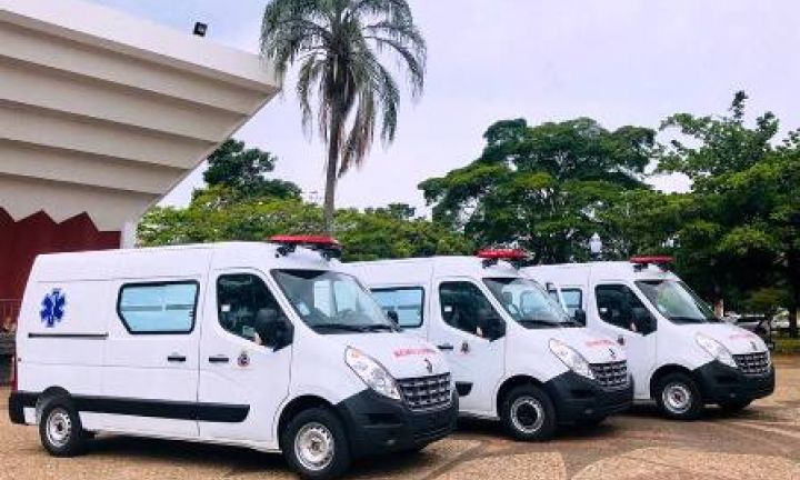 Prefeitura adquire três novas ambulâncias para a saúde