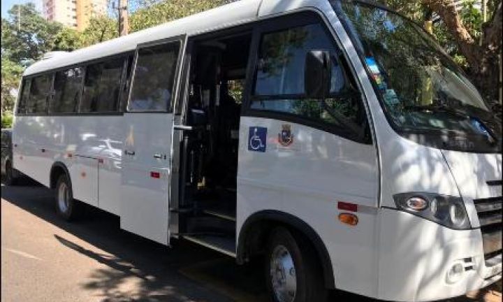Prefeitura adquire novo micro-ônibus para transporte de pacientes