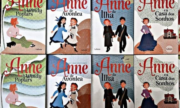 Obras da série Anne de Grren Gables na Feira Popular do Livro em Avaré