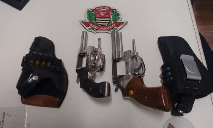 Polícia recupera armas furtadas de professor aposentado
