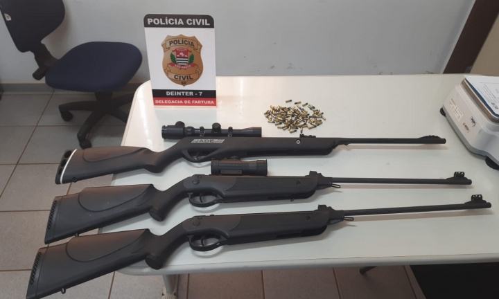 Operação policial resulta na prisão de 4 indivíduos e apreensão de armas e munições na região