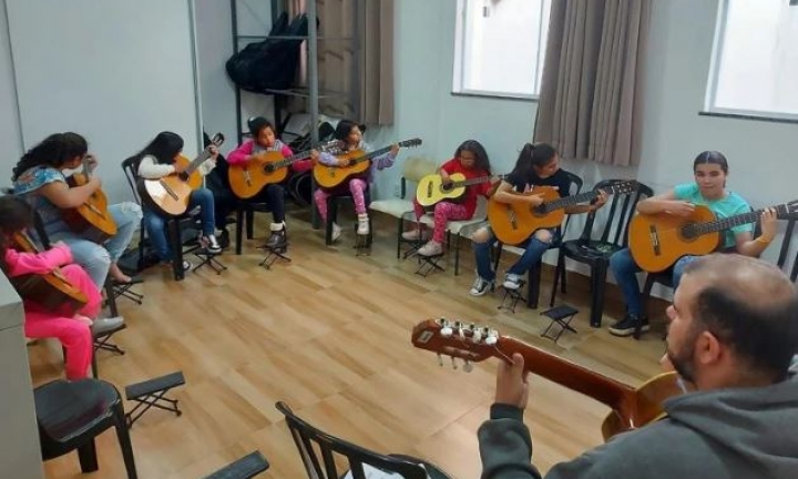 Projeto educacional Arte da Música realiza oficinas com professores de Avaré