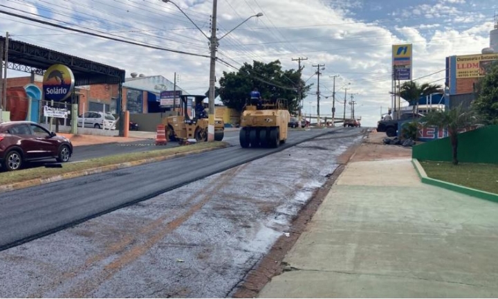 Avenida Joselyr de Moura Bastos ganha recapeamento asfáltico