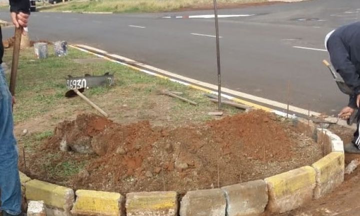 Prefeitura promove limpeza em bairros e manutenção em avenidas