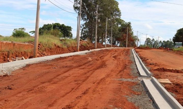 Pavimentação da Avenida Santa Bárbara entra na fase final