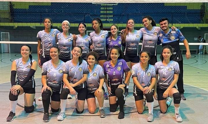 Vôlei feminino de Avaré vence Itaí de virada no Ginásio Kim Negrão