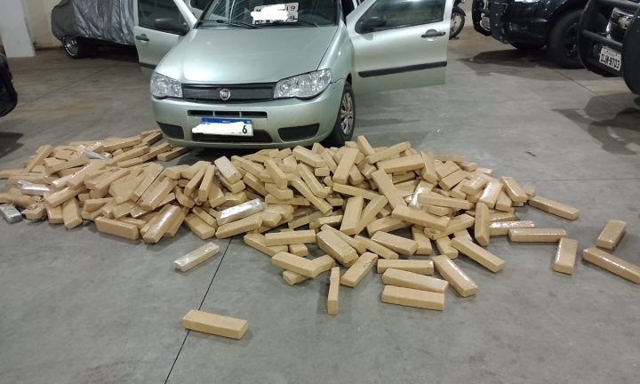Polícia Rodoviária apreende mais de 300 kg de maconha em veículo clonado