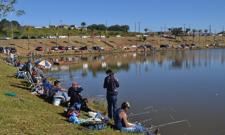 Evento de pesca no lago comemora Dia dos Pais neste final de semana