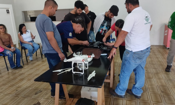 Curso de operação de drones inicia etapa prática no recinto da EMAPA