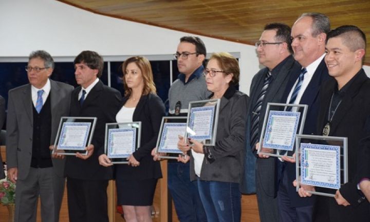 Policiais civis são homenageados na Câmara Municipal