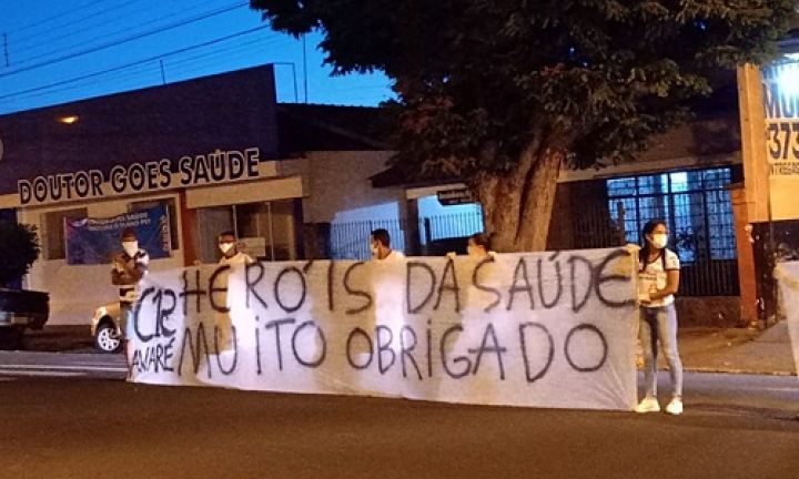 Torcida Camisa 12 de Avaré homenageia profissionais da saúde