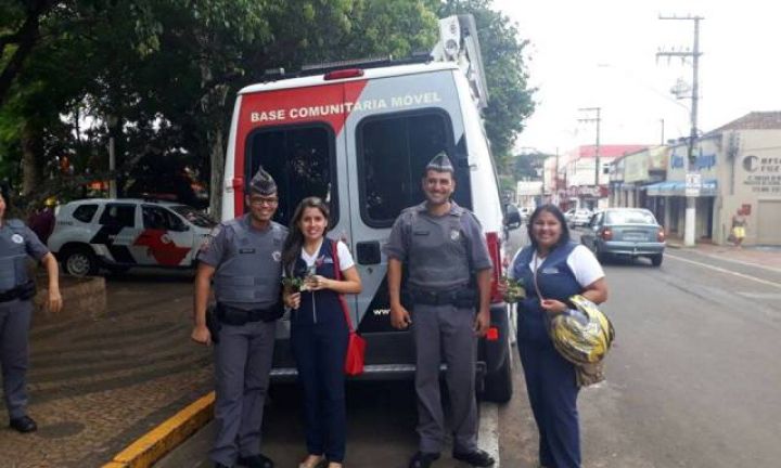 Polícia Militar presta homenagens no Dia Internacional da Mulher