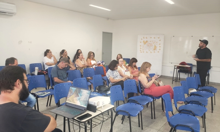 Professores da EJA passam por capacitação sobre plataforma digital de ensino