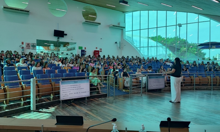 Profissionais da Rede Municipal de Ensino participam de capacitação